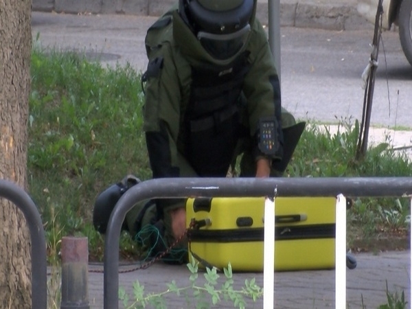 Захвърлено в парк Изгрев куфарче вдигна ченгетата снощи около 19 10