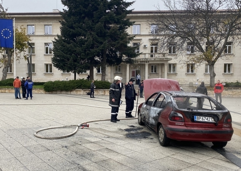 Условна присъда за Веселин, запалил колата на тъща си пред Община Враца в знак на протест