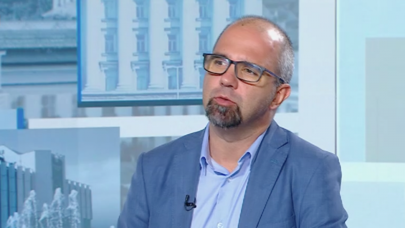 Първан Симеонов: Правителството зависи все повече от Пеевски и все по-малко от Бойко Борисов
