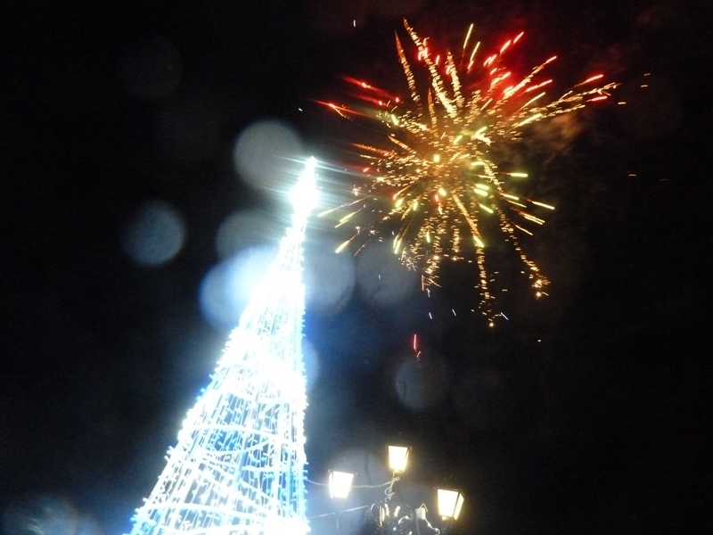 Вчера в община Борован грейна коледната елха с пищна фойерверк