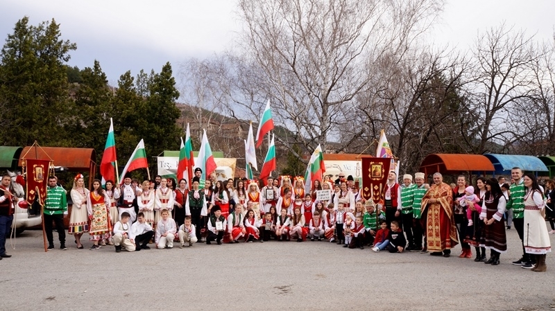 За трета поредна година стотици родолюбци от района на Искърското