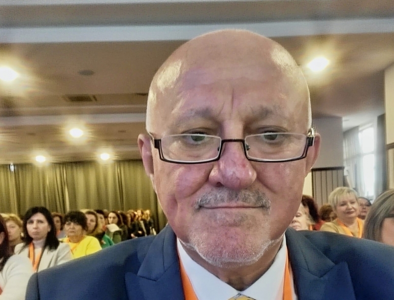 Днес е починал дългогодишният директор на СУ Христо Ботев  във