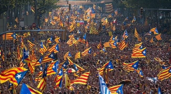 Хиляди привърженици на единството на Испания излязоха днес по улиците
