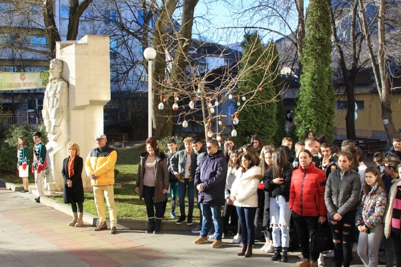 Днес с различни инициативи ботевци съпреживяха светлия миг на рождението