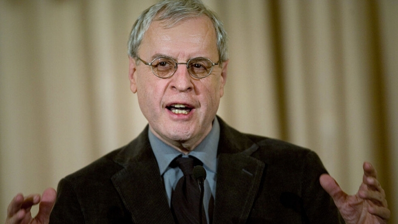 Чарлз Симич поетът носител на наградата Пулицър за 1990 г