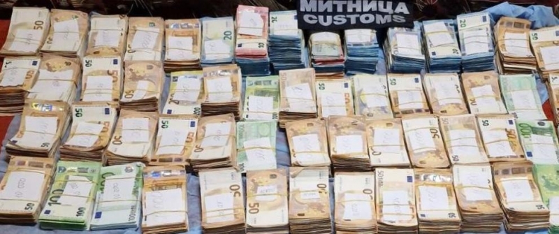 Митничари заловиха недекларирана валута в размер на 700 000 евро при проверка на входящ товарен