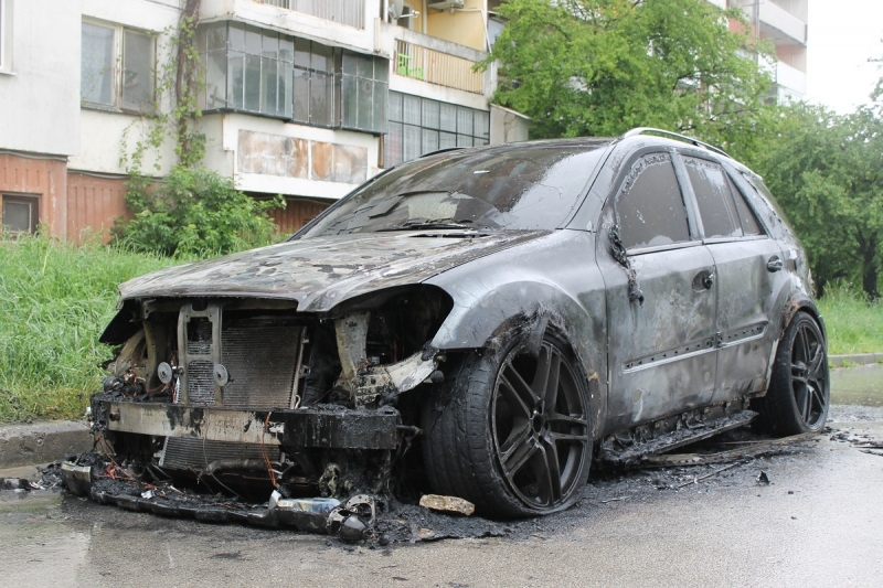 Запалиха кола във Враца съобщиха от полицията Случилото се е