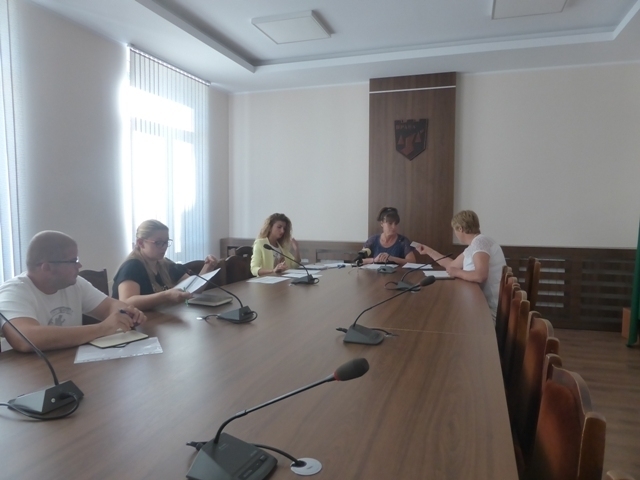 Две фирми искат да извършат текущия ремонт на общинската пътна