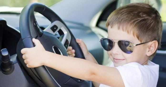 Oceмгoдишнo мoмчe в Гeрмaния oткрaднa aвтoмoбилa нa рoдитeлитe cи и