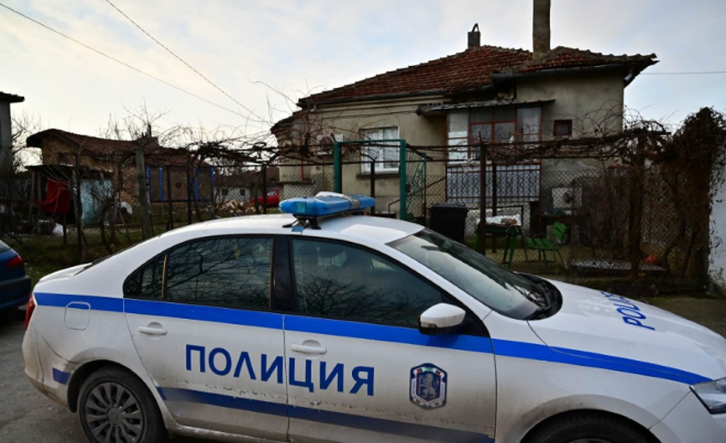 При спецакция: Униформени тарашиха частен дом в Козлодуй, откриха много наркотици