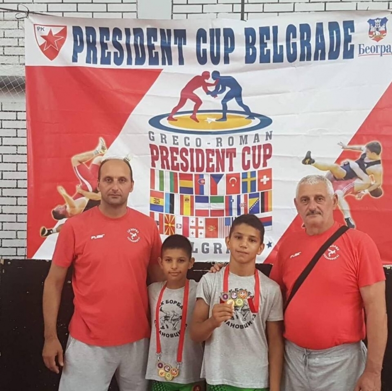 Двама борци от клуба по борба Селановци 93 от врачанското