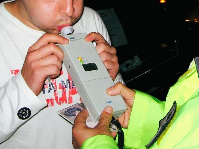 Полицията е заловила пиян шофьор край Враца тази нощ съобщиха