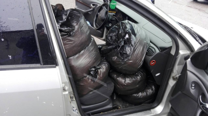 Униформени иззеха над 50 кила контрабанден тютюн от БМВ то и