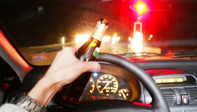 Щракнаха белезниците на мъж седнал почерпен зад волана във врачанско