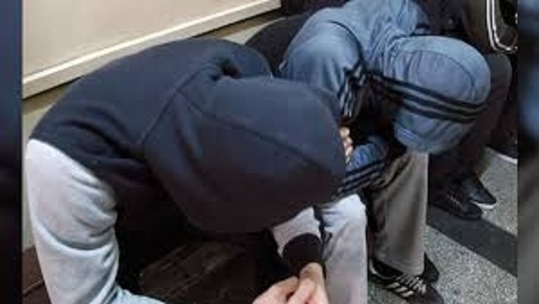 Полицията е задържала двама младежи за кражба на голяма сума