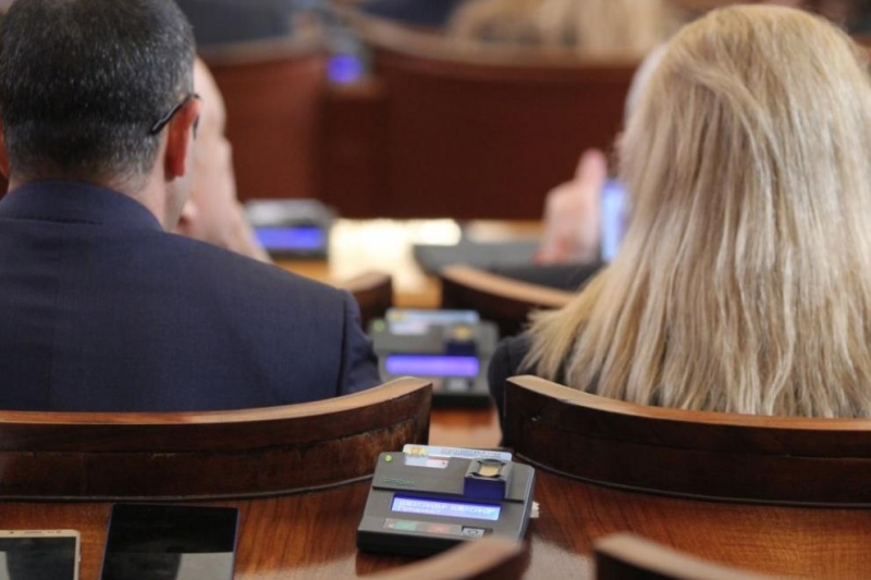 Допълнителна защита при неизплатени заплати ще имат служителите Това решиха депутатите с