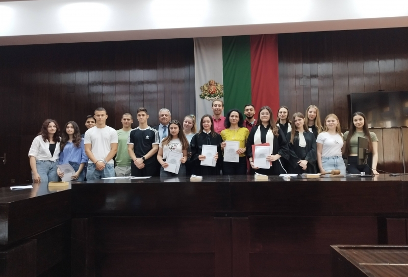 Ученици представиха симулативен процес в „Деня на отворените врати“ в Окръжен съд-Видин /снимки/