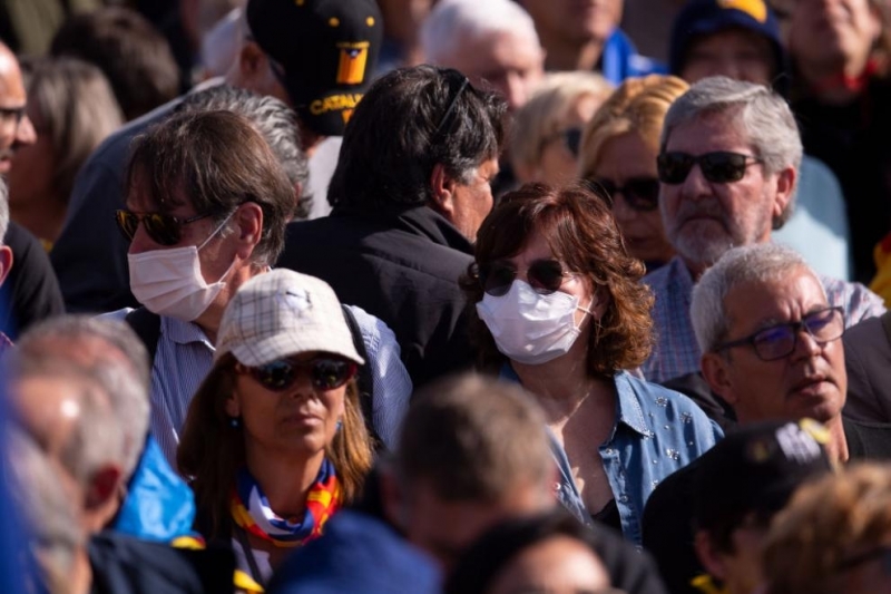 Властите на испанската автономна област Каталуния въведе задължително носене на