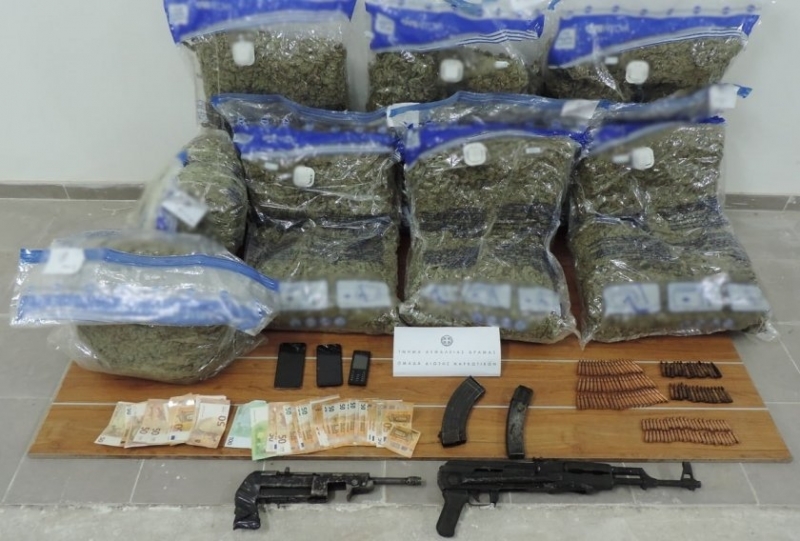 Полицаи от Дирекцията по сигурността в област Атика са разбили