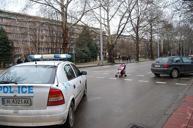 Шофьор блъсна майка с дете в Габрово съобщиха от полицията На 7