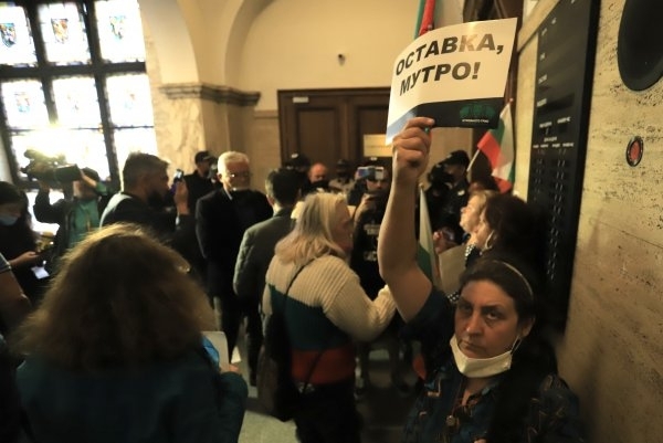 След като прокуратурата нахлу в МВР и започна мащабна операция