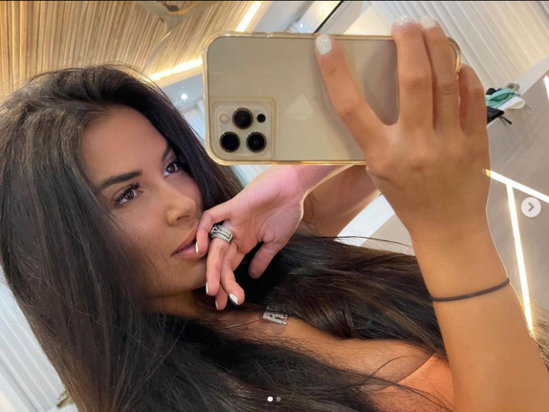 Рейчъл Буш е американски модел на Instagram и приятелката на