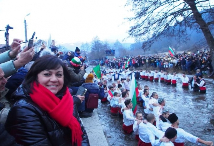 Мъжкото хоро в Калофер е неповторимо преживяване Това заяви от