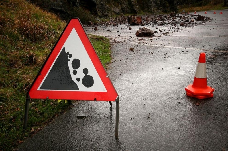 Временно движението по път I 1 Благоевград Кресна при км 388 се осъществява