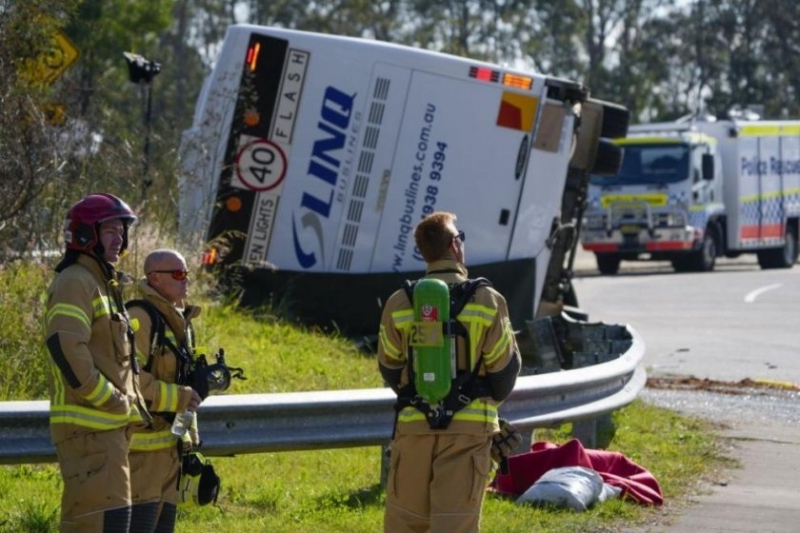 Десет са жертвите на пътно-транспортно произшествие в Австралия, когато автобус