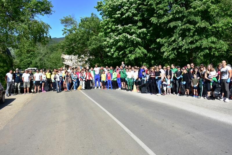 Над 200 доброволци от Враца се включиха в почистването на