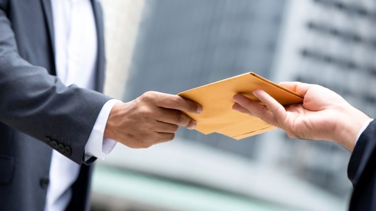 Средно за Европа разходите за труд работна заплата плюс осигуровки