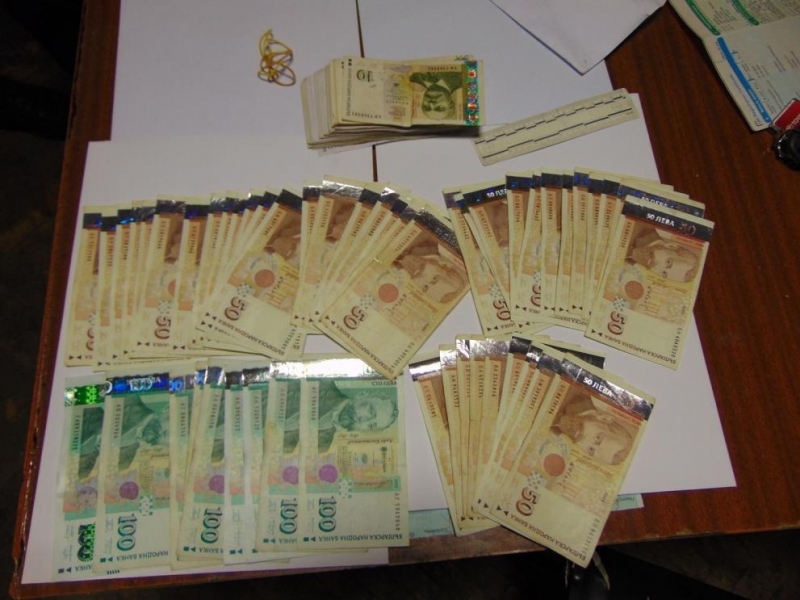 Арестуваха пловдивчанка за подкуп в размер на 2000 лева съобщиха