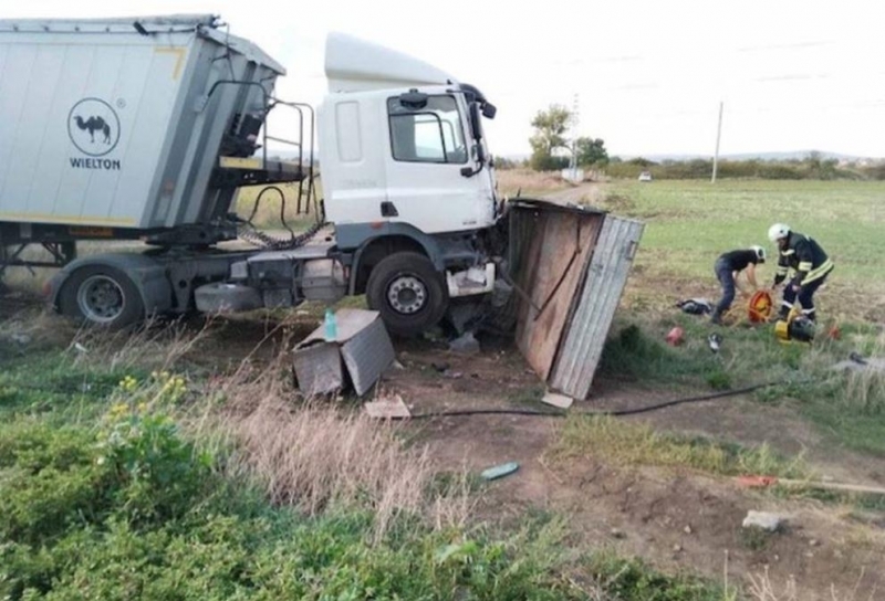Двама мъже загинаха при тежък пътен инцидент край Бургас Катастрофата е