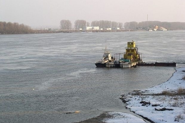 Заради усложнената зимна обстановка фериботът при Оряхово е спрял временно