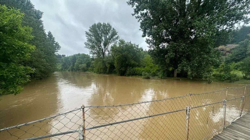 В резултат на интензивни валежи има опасност от възникване на