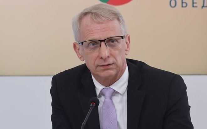 След като Кирил Петков е счупил масата на която са