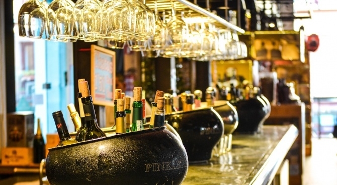 Полицията е заловила мъж откраднал оборота на заведение във Враца съобщиха