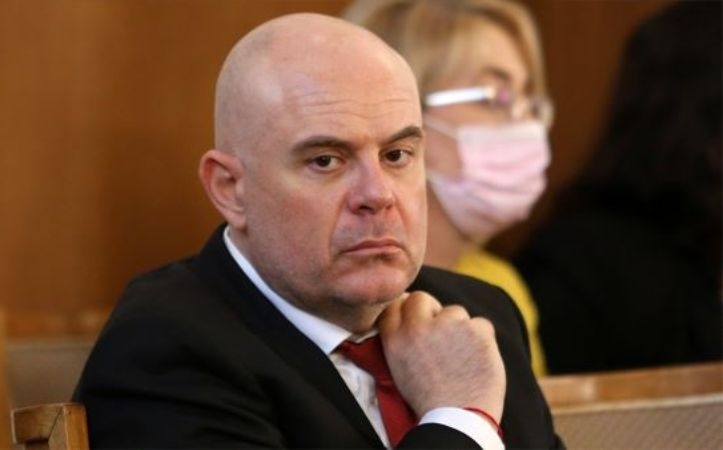 Американският конгресмен републиканец Уорън Дейвидсън настоява за действия срещу главния прокурор Иван