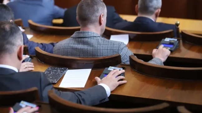 Народното събрание прие удължаване на действието на удължителния бюджет с