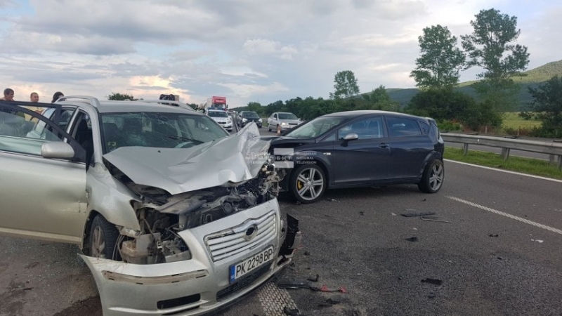 Жена от Монтана е пострадала при верижна катастрофа на пътя