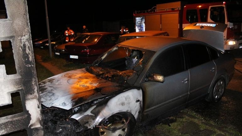 Запалени контейнери са увредили кола в Монтана съобщиха от МВР През