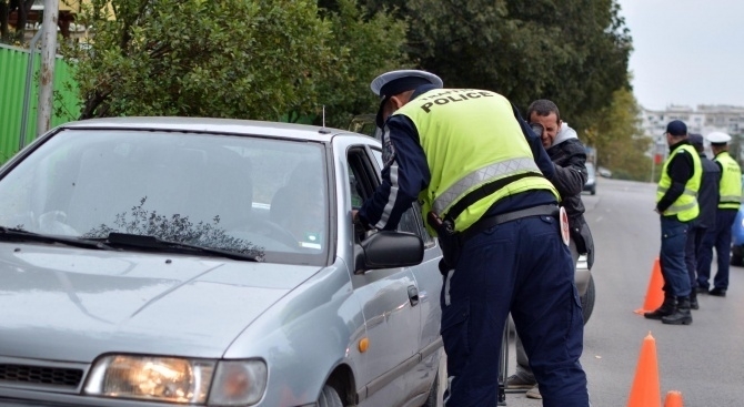Румънски шофьор е арестуван за опит да подкупи екип на