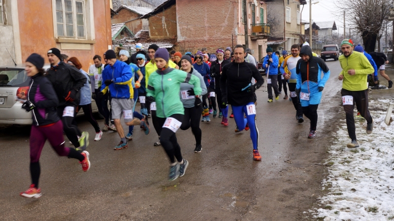 56 любители на планинското бягане от Враца Мездра Крета Видин