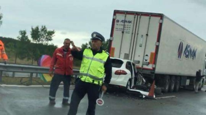 Водач употребил алкохол спряха служители на районно управление Свищов при катастрофа с материални