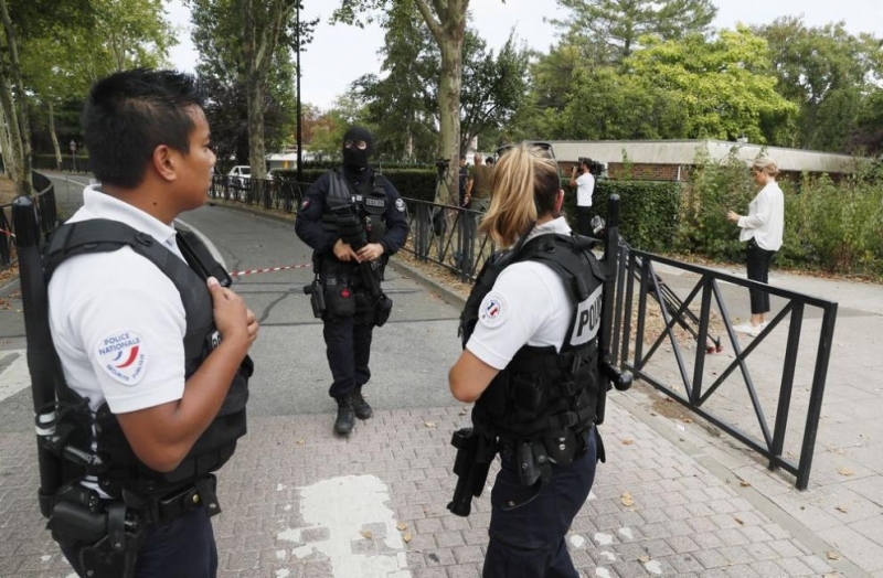 Френският министър на вътрешните работи Жерар Колон заяви че мъжът