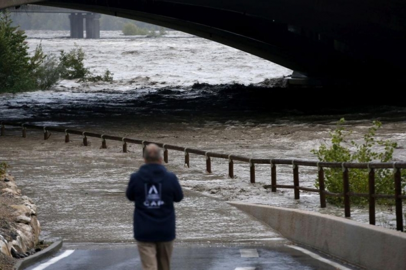 Проливни дъждове и силни ветрове удариха южните департаменти на Франция