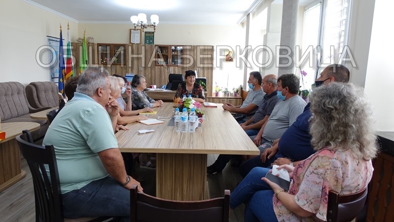 Кметът на Берковица проведе среща със собствениците на одобрените за финансиране жилищни сгради /снимки/