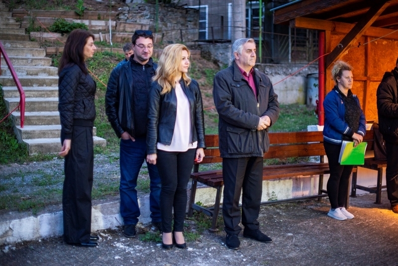 С поетичен рецитал поднасяне на венци и празнична заря на