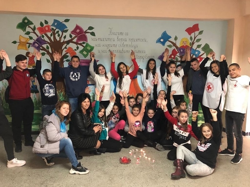 По традиция на 1 декември доброволците Клуб Приятели на БМЧК