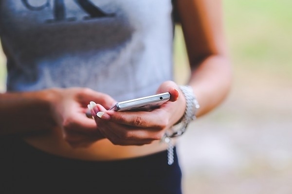 Измама с порно в социалните мрежи пълни телефоните на потребителите